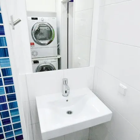 אכסניה Colorblind *